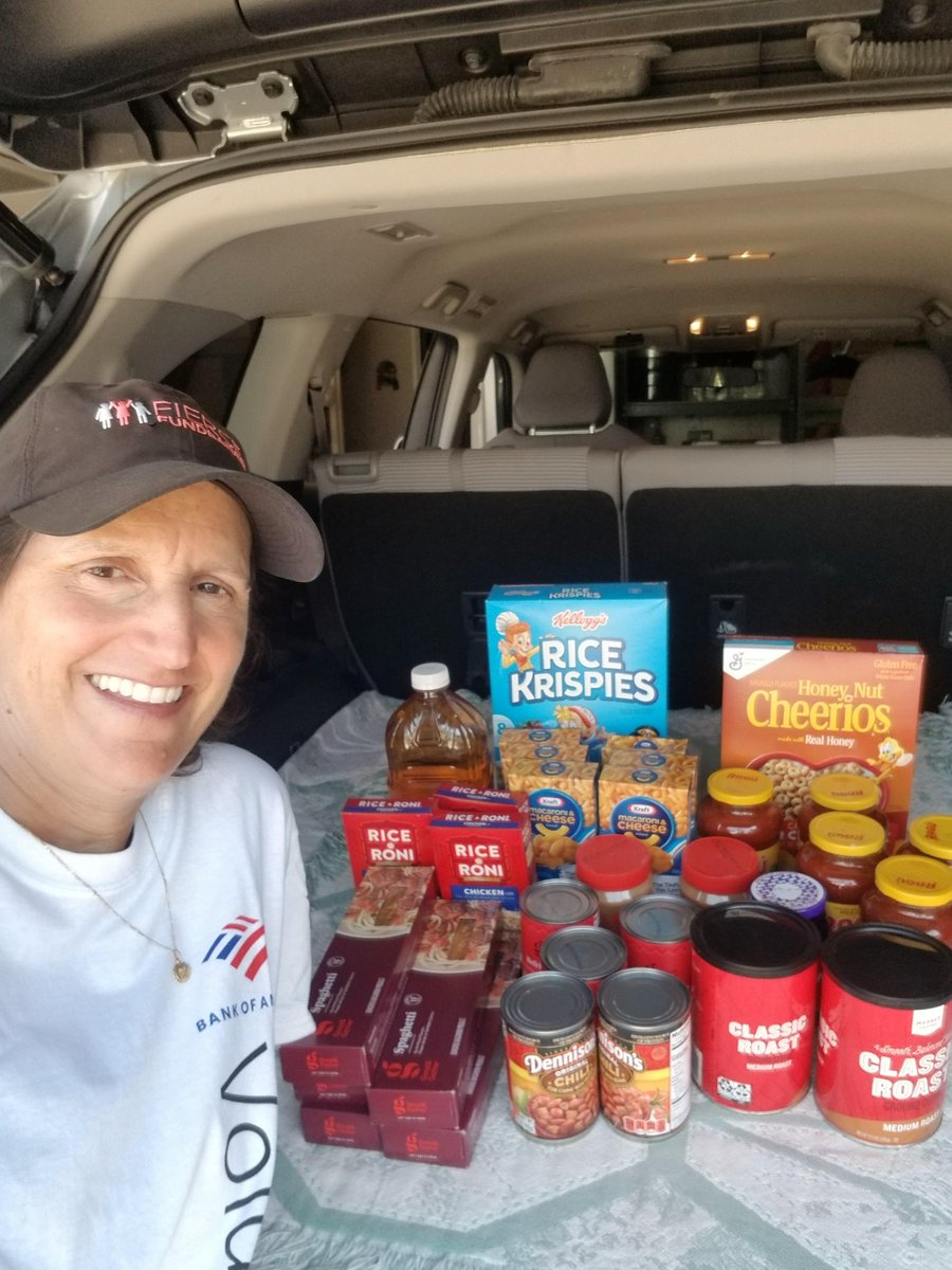 This September, our Academy team has been out in force volunteering in the communities we serve - from collecting food donations to sending art to seniors and our military service men and women.  Proud of our team for their dedication to making an impact on community needs!