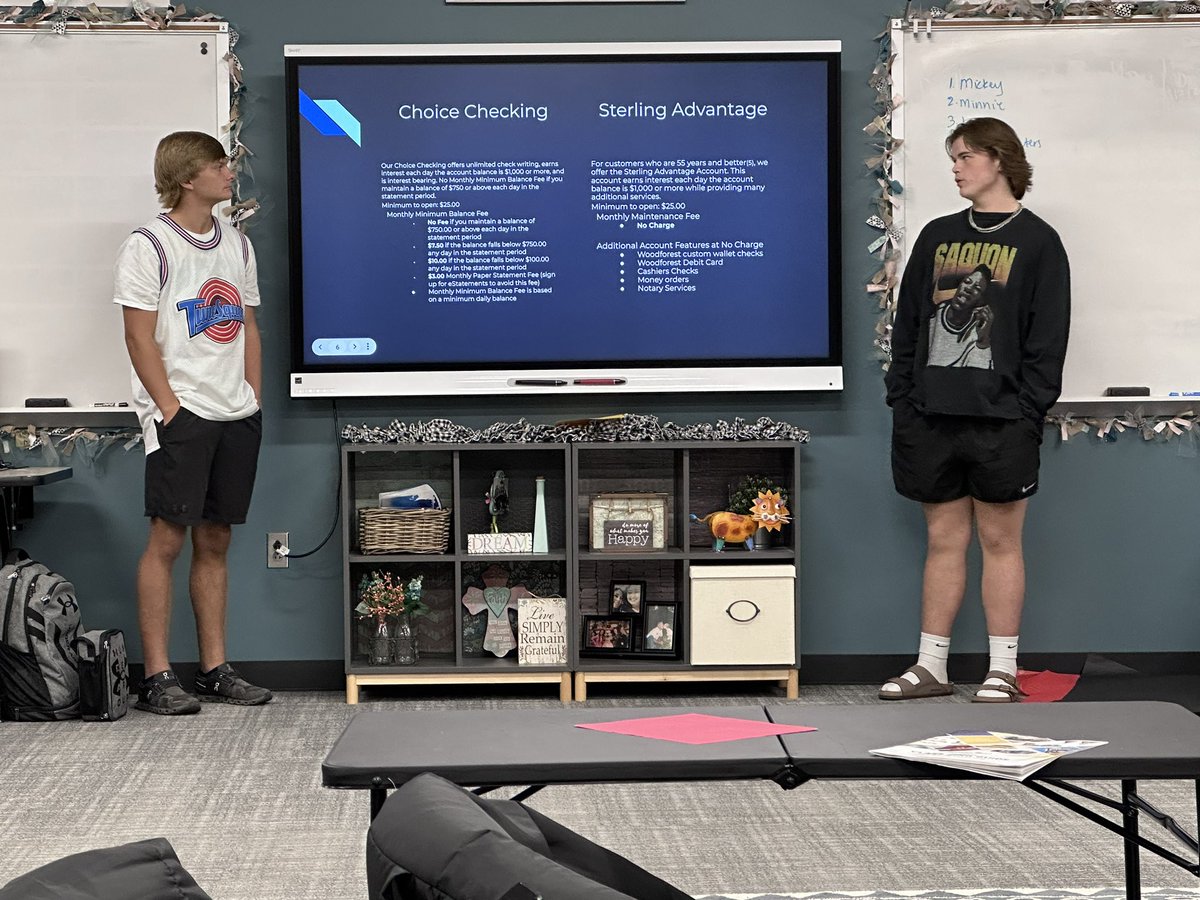 Students in Money Matters are presenting research projects on banks to help each other learn what bank may be a good option for them and compare accounts. @MISDCareerTech <a href="/FlemingInTheDen/">Christie Fleming</a> <a href="/LakeCreekHS/">Lake Creek High School</a>