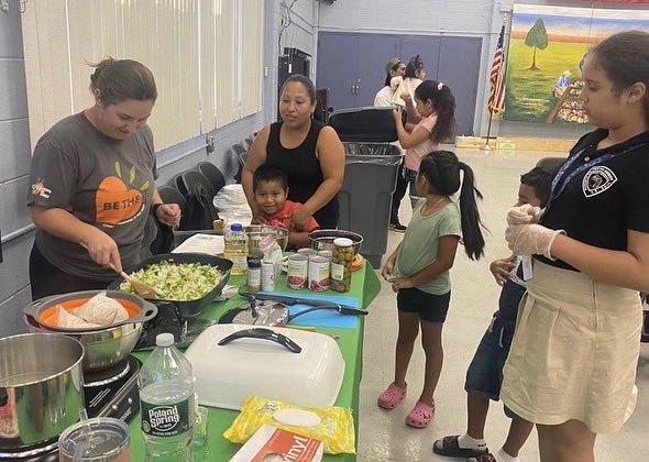 OnePPLOneHeart's tweet photo. In celebration of Hispanic Heritage Month, on Tuesday September 20th, the Bayside FSC kicked it off with a special night full of family fun making some delicious Picadillo!
  
#HispanicHeritageMonth #CommunityAction https://t.co/t4YDpUyjoi