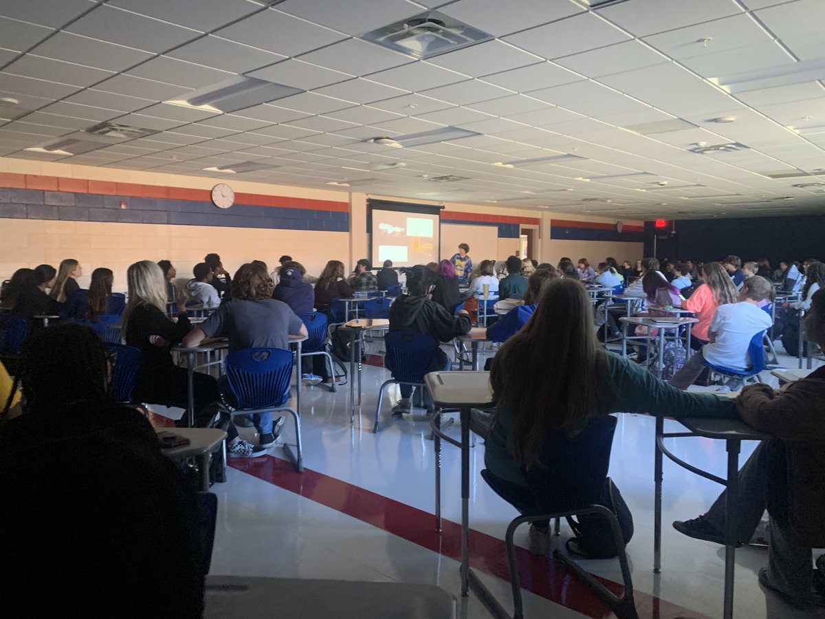 ONE HUNDRED and FIFTY FIVE students showed up for the first photography club meeting of the year! My teacher heart is on FIRE! ⁦@TNarted⁩ ⁦@jameswellsedu⁩ ⁦@BartlettSchools⁩ ⁦@high_bartlett⁩ #BCSFineArts