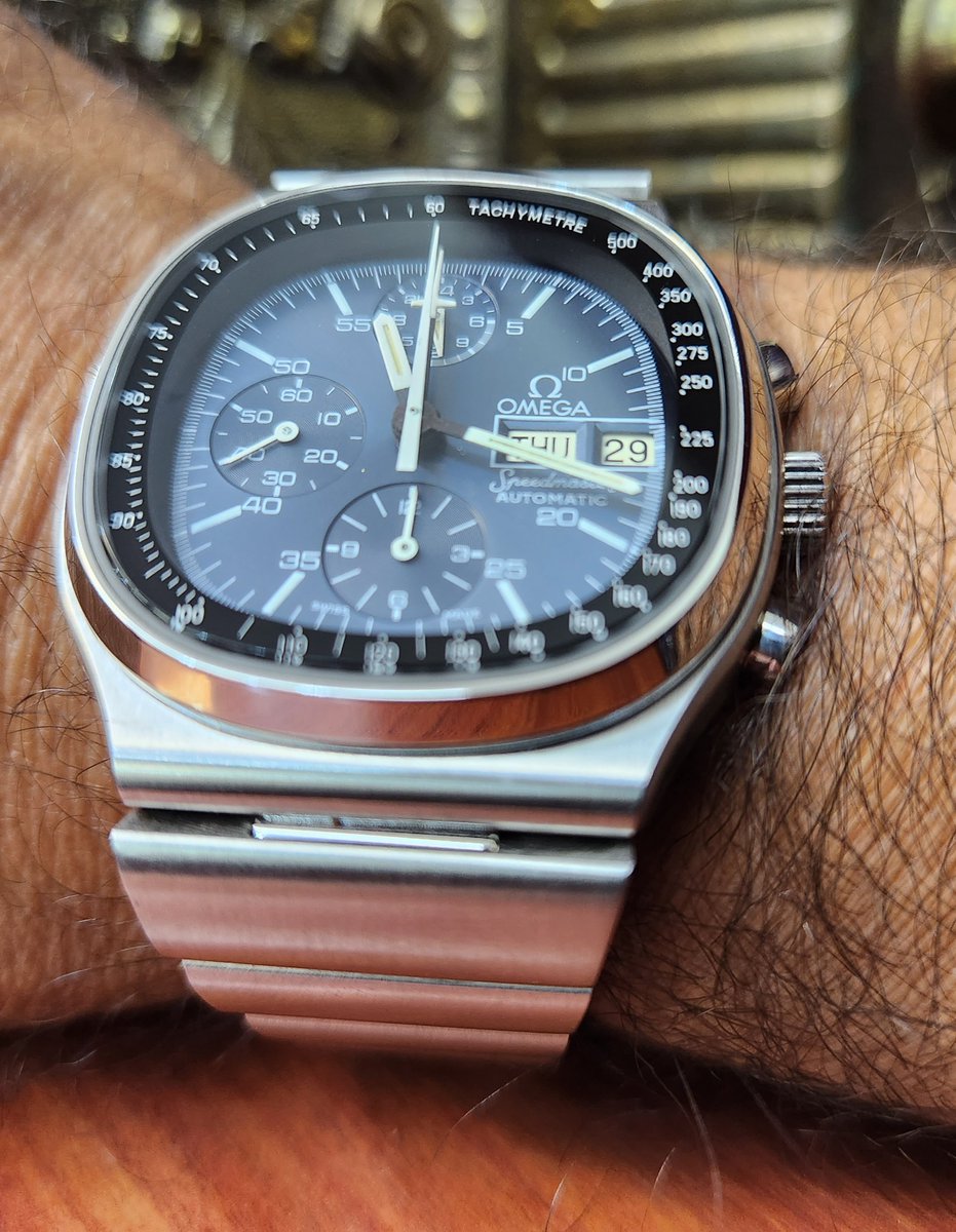 giuliosax's tweet photo. Omega Speedmaster 176.014 Vintage ,So Called TV.
Chronograph,day ,date,24hours Time ,Caliber lemania 5100 base baby or 1045 Omega ,in copper..
In Super Conditions ....
#Omega #omegaspeedmaster #omegatv #geraldgenta #chronograph #daydate #24hours #holzer #watchoftheday #swatch https://t.co/I5HuQCukvt