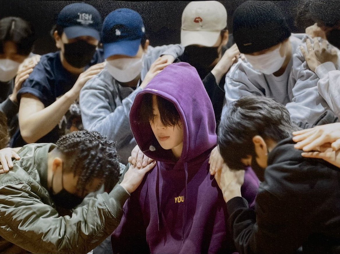 yoongienthusias's tweet photo. the genre of christlike bts images https://t.co/NPaJGOamL6