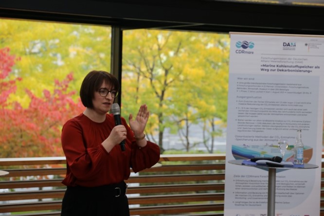 CDRmare's tweet photo. The closing remarks by @mesarosch & @laura_kraft_ @gruenebundestag opened the #marineCDR theme tables, where the participants had breakfast & exchanged ideas about #marineCCS, #blueCarbon, #OceanAlkalinity, #ArtificialUpwelling, legal/policy issues & its assessment framework. 4/5 https://t.co/zYmm5ryo00