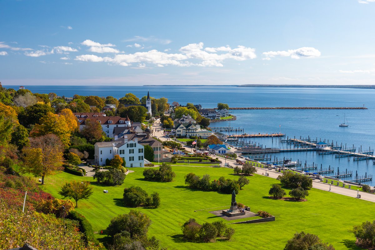 ☀️ 60° and sunny forecasted for this weekend. Find out why fall is the PERFECT season to visit Mackinac island. 🍂 mackinacisland.org/blog/8-ways-to…