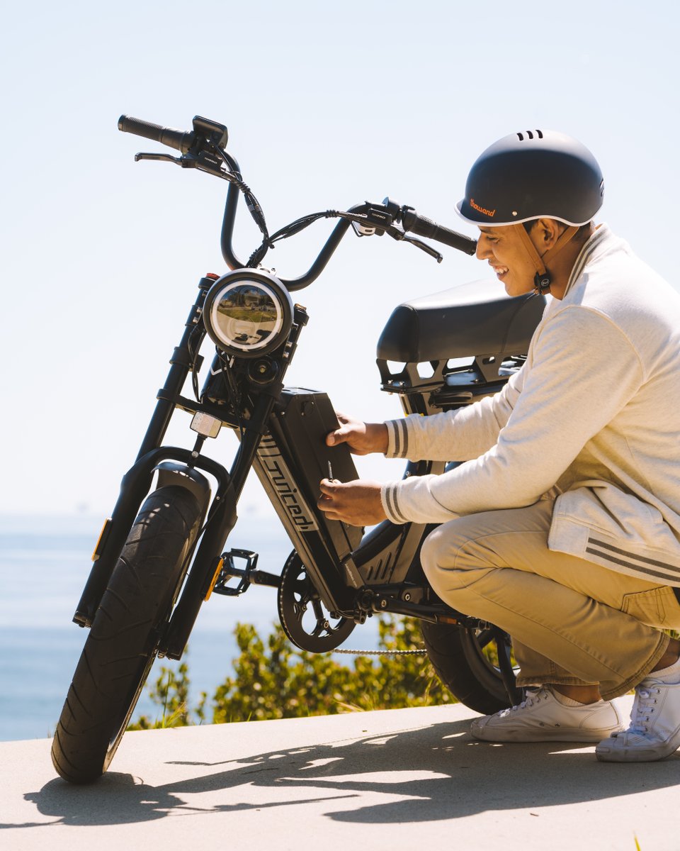 JuicedBikes's tweet photo. What's better than 1 battery? An additional G2 battery. Shop our newest 52 Volt G2 battery and received a free AirTag for a limited time! #PowerUpPromotion #JuicedBikes #ebikes #ebikebattery https://t.co/slIvmSqRoN