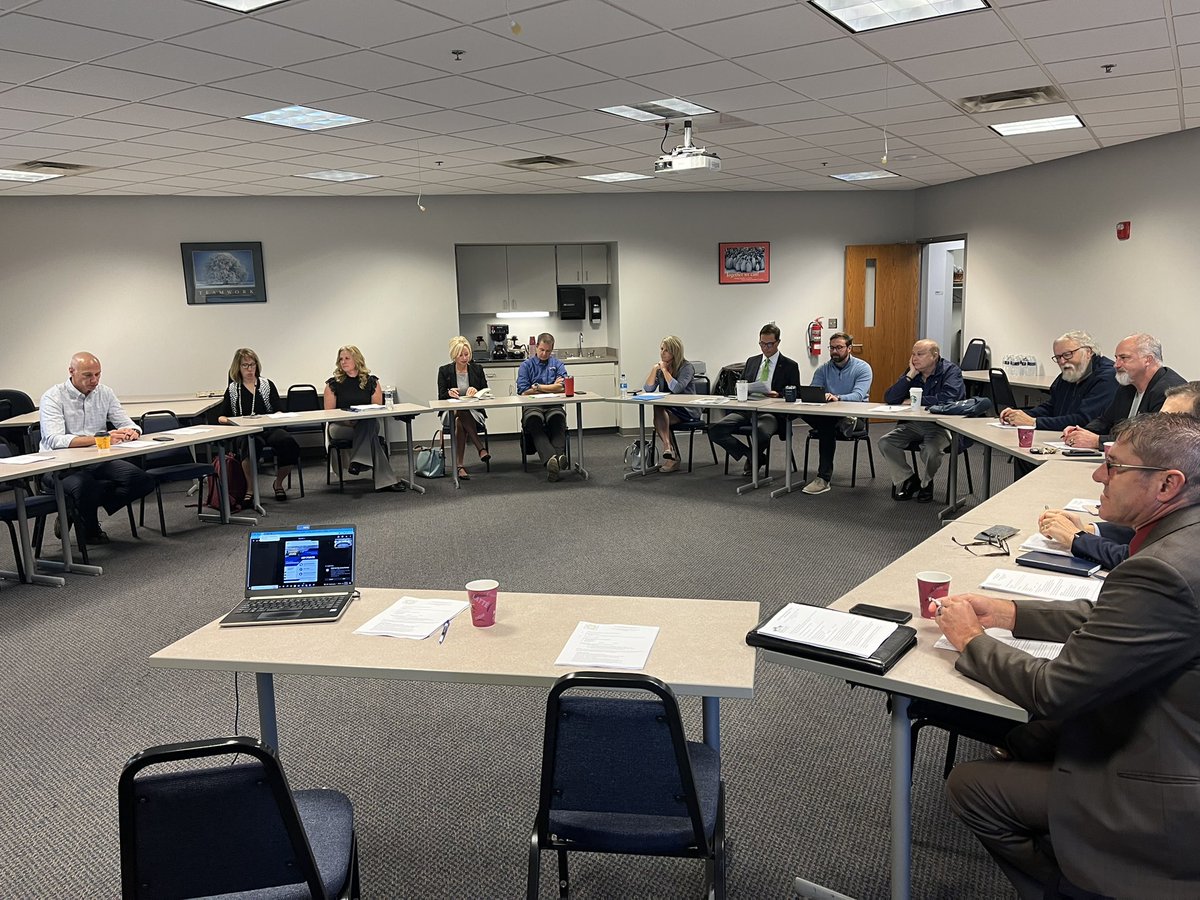 asmith4841's tweet photo. Such dynamic interactions at our regional BAC meeting this morning. We have so many exciting things in the works to benefit both students and businesses in the region! @NorthPointESC @SCEDC_OHIO @OCIC_OttawaCo @OhioECEDC @NorwalkEDC  #npwinning2223 https://t.co/N2O7YD3EUY