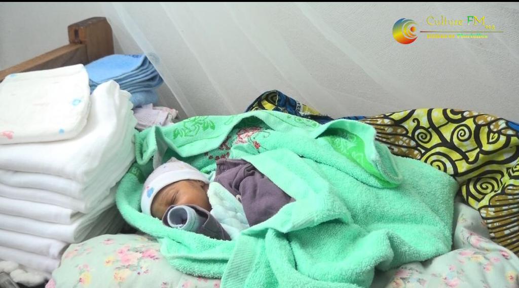 RadioCultureFm's tweet photo. Le premier bébé né au Centre de Santé Intégré de #BOGSO à #Eséka a été prénommé #VICTOIRE par le personnel.
#NyongEtKellé #Cameroun #CultureFM https://t.co/UQ3UwmvMkH