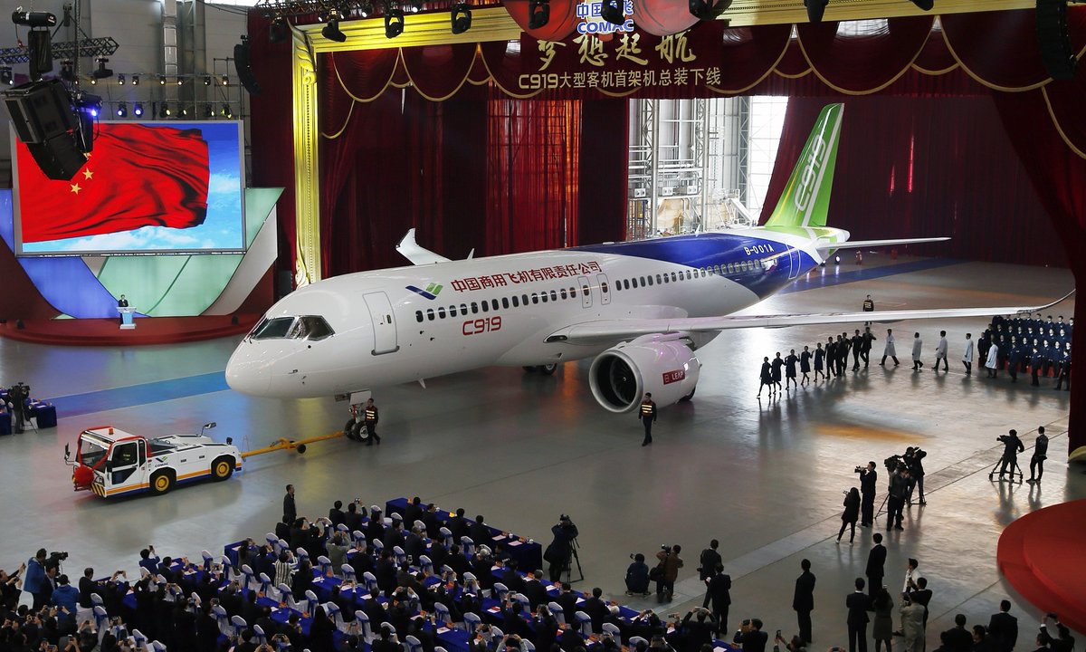 airwaysmagazine's tweet image. The COMAC C919 has finally received its type certificate at a grand ceremony at Beijing Central Airport (PEK). #C919 #CAAC #ChineseAviation #COMAC #TypeCertification

airwaysmag.com/comacs-c919-ty…
