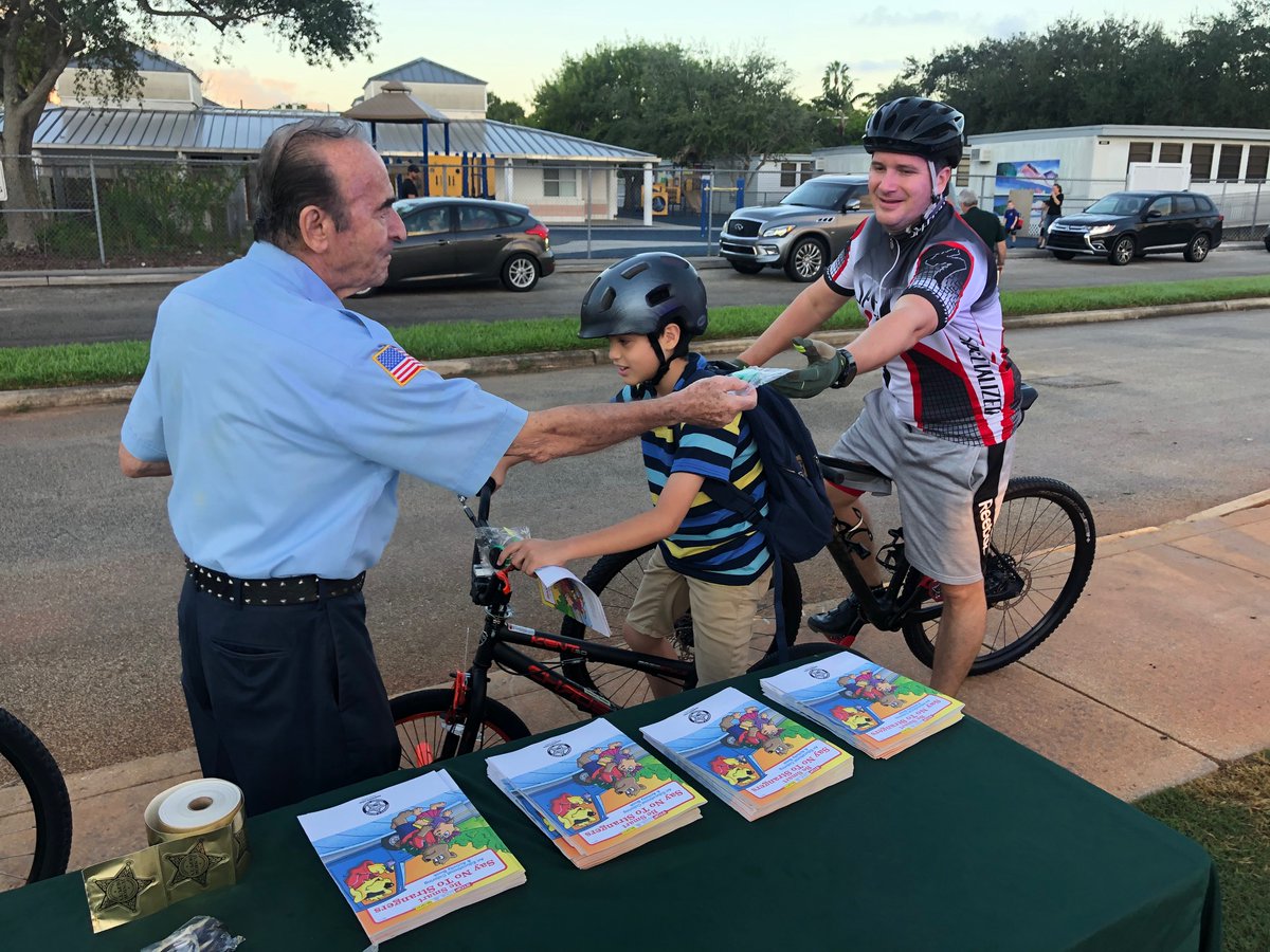 CityofWeston's tweet photo. 😁😁 #TBT to Walk to School Day at Country Isles Park, circa 2019.
Can you name better people to walk to school with than the men and women of @BSOWeston? We can't! Students at #EaglePointElementary can make plans to walk or bike with them again this year on Friday, Oct. 7! https://t.co/X0prfKF8Aj