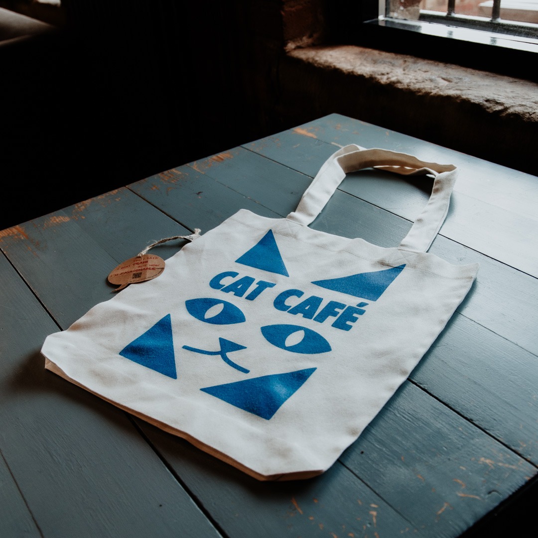 AwesomeMerch's tweet photo. This is definitely our kind of cafe! π±
#awesomemerch #totebags #catcafe #design #print #screenprinting #merch https://t.co/OFWuhCK6Ci
