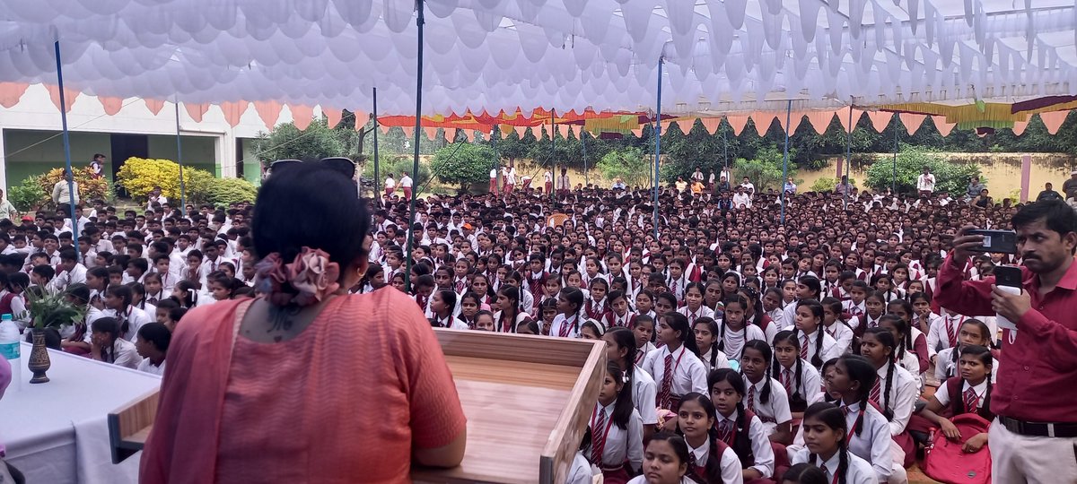 JijiwishaS's tweet photo. Today's session on behalf of WCSO @wpl1090 for #generalbehavior #gendersensitization #womensafety #selfdefense & @cybersecurity in #NationalCollegeSidhauliSitapur for approximately 2000 students
#jijiwishasociety
#womenpowerline
#humforher
#farqpadtahai
#genderequality https://t.co/LTVwrZeQdk