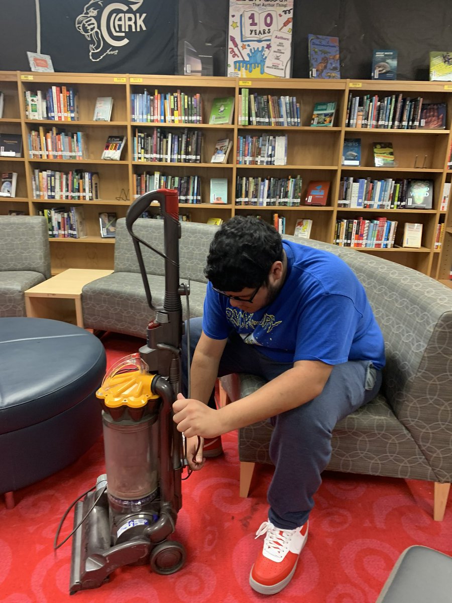 nataliequichoc1's tweet photo. Keeping @ClarkTxLib clean!
Clark Work Center students learning soft skills needed for home and work! #ClarkWorkCenter https://t.co/47TTbnEiVg