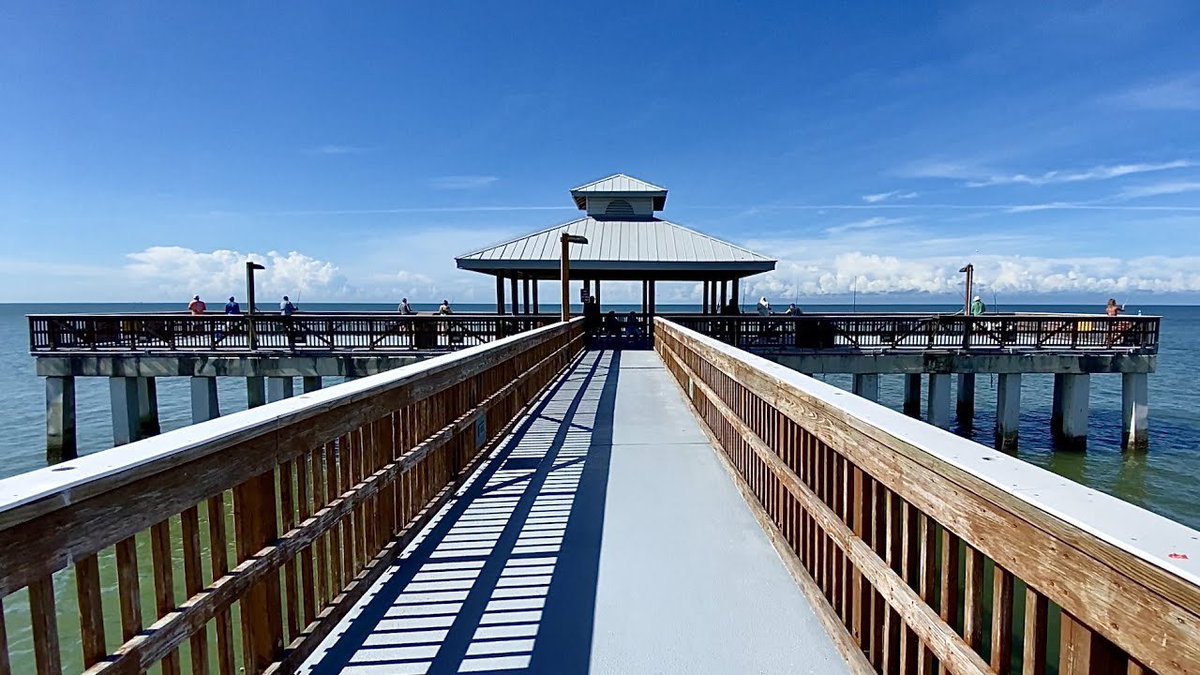 KennyMoralesTV's tweet photo. The Fort Myers Beach pier is gone 😔

#HurricaneIan https://t.co/tXxL31Y8UE
