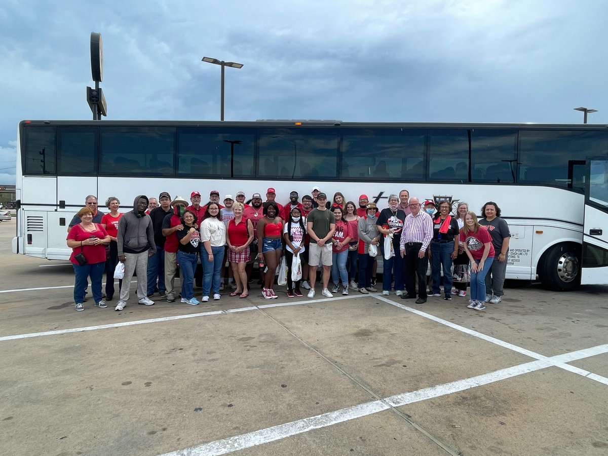 UHVAlumni's tweet photo. #TBT to our last road trip to the UH Homecoming football game!

Join us this year for a great showdown between the UH Cougars and USF Bulls on Sat., Oct. 29🏈

Tickets to the game can be purchased here: https://t.co/L8wIUzeGpn https://t.co/qQB64lPADh