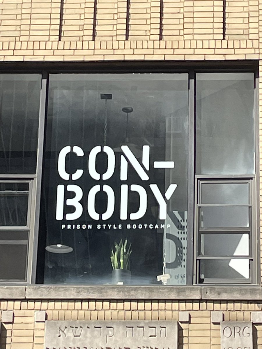 WarrenFYGP's tweet image. #ABoringDystopia