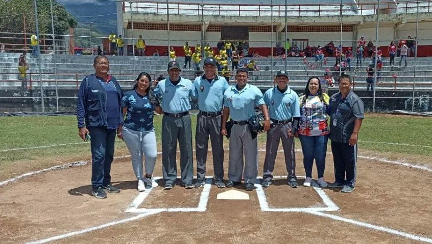 FEVEBEISBOL's tweet photo. #NacionalU8 ⚾️
•
Listos los Estados que jugarán en breve por las medallas y el trofeo del torneo 🏆🥇🥈🥉
•
Detalles en la web 💻 https://t.co/h8qpRGqi0K
•
#SembrandoBeisbol https://t.co/mPSgtMeJ1F