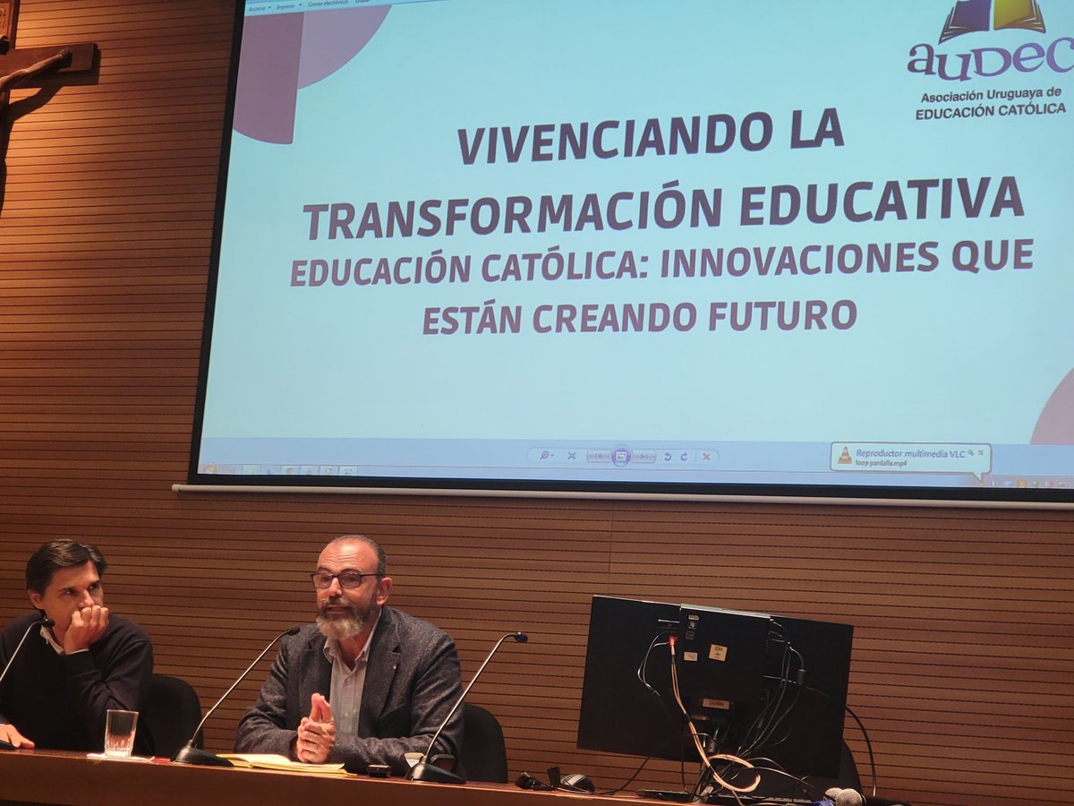 xaragay's tweet photo. Los directores de AUDEC https://t.co/DffCqoALI8 cierran el congreso de Montevideo, que ha significado un impulso y avance ilusionado para la transformación y el cambio de la educación, conociendo experiencias de implementación del cambio en aula https://t.co/IHc9Wyv888