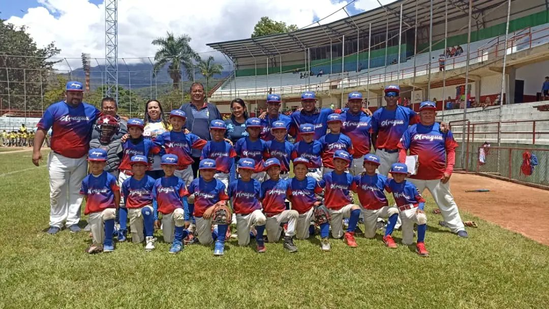 FEVEBEISBOL's tweet photo. #NacionalU8 ⚾️
•
Listos los Estados que jugarán en breve por las medallas y el trofeo del torneo 🏆🥇🥈🥉
•
Detalles en la web 💻 https://t.co/h8qpRGqi0K
•
#SembrandoBeisbol https://t.co/mPSgtMeJ1F