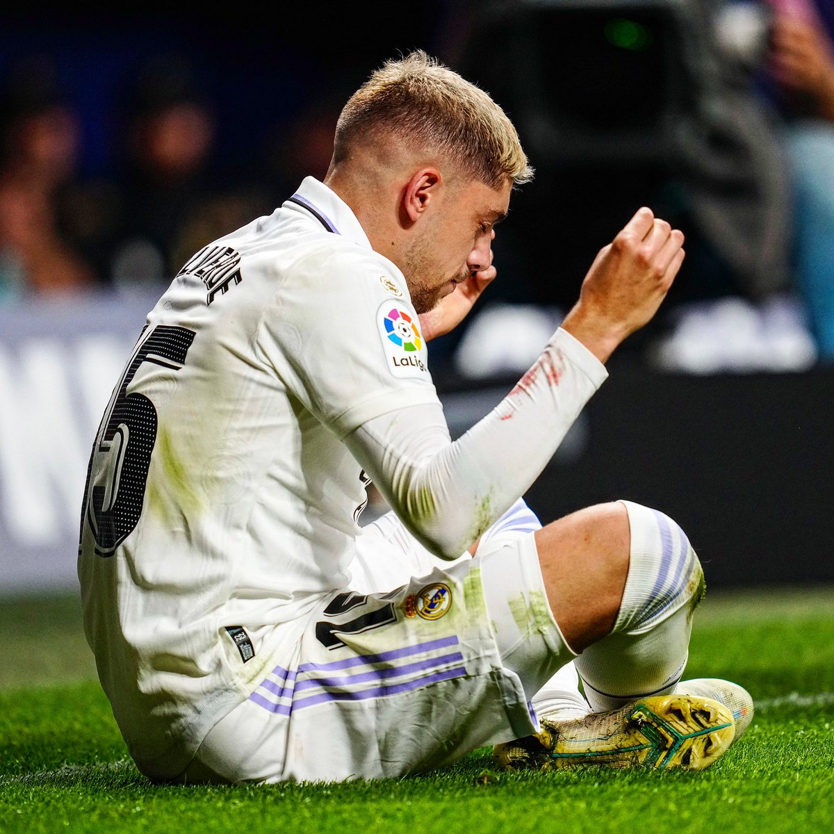 ActuFoot_'s tweet photo. 🚨 OFFICIEL !

Fede Valverde est élu JOUEUR DU MOIS de septembre en Liga. 👑🤍🧘‍♂️ https://t.co/3FeTeXjROb