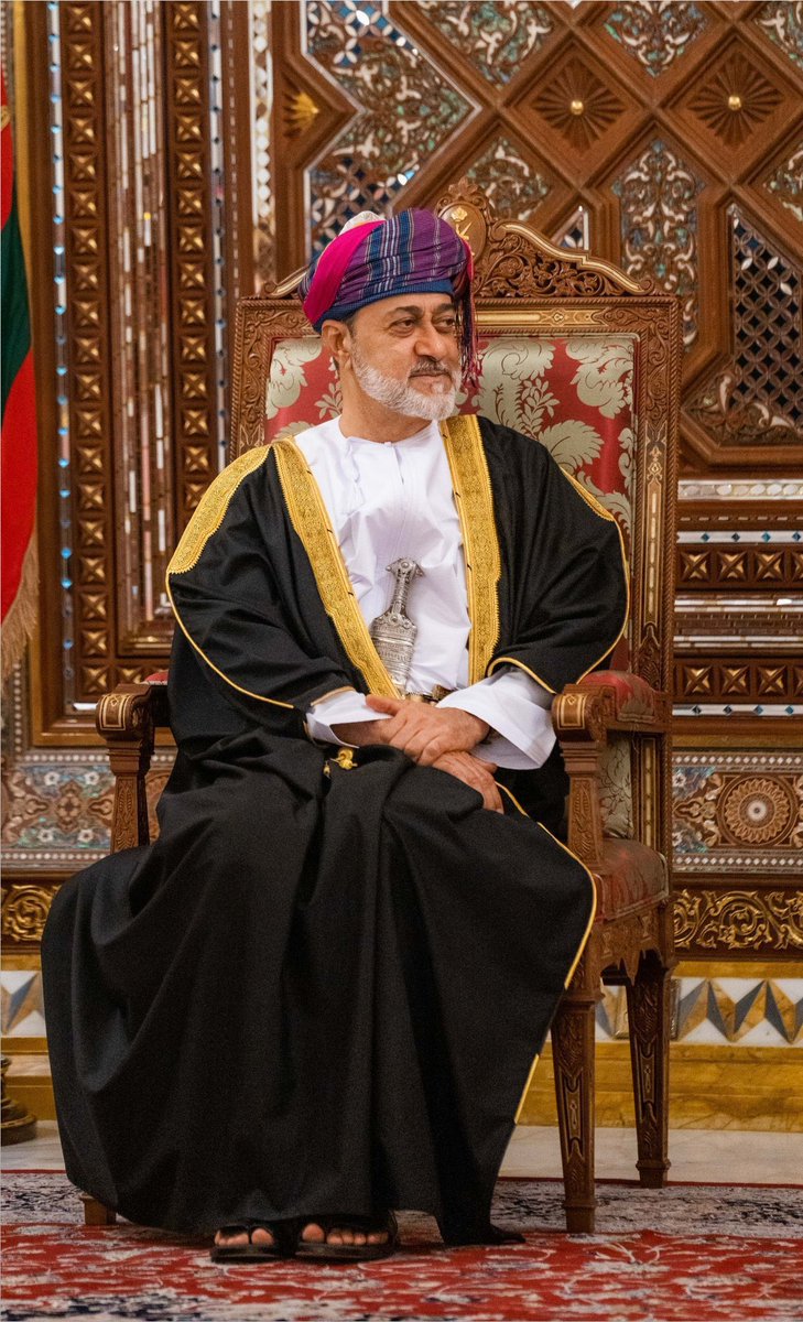 بحكمةٍ و رصانةٍ وحزم
أخرج البلاد من مرحلة اقتصادية وصحية صعبة عانت خلالها من الديون والأزمات إلى مرحلة جديدة من التعافي وسداد جزء كبير من المديونيات 
هنيئاً لنا بسلطاننا الفذ الحكيم
#السلطان_هيثم_بن_طارق