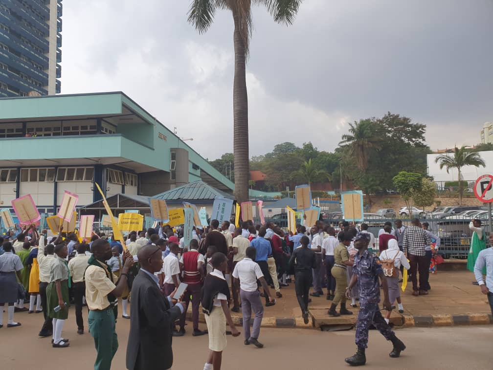 MsPeshie's tweet photo. Impacts of blocking EACOP to Ugandan students out there are both short term and long term and certainly negative. It's for this reason they've decided to demonstrate against this.
#StudentsSupportEACOP https://t.co/QdNYnqnteB