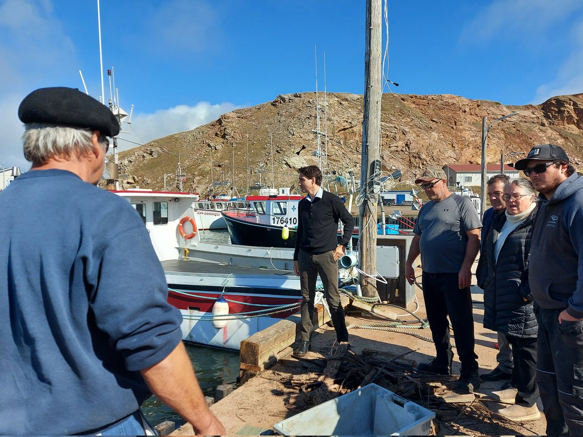 HouleDami's tweet photo. Le PM @JustinTrudeau en visite aux Îles avec la députée @DiLebouthillier, halte au quai de Pointe-Basse pour constater l'état des infrastructures après le passage de #Fiona https://t.co/DV9CO4F4nG