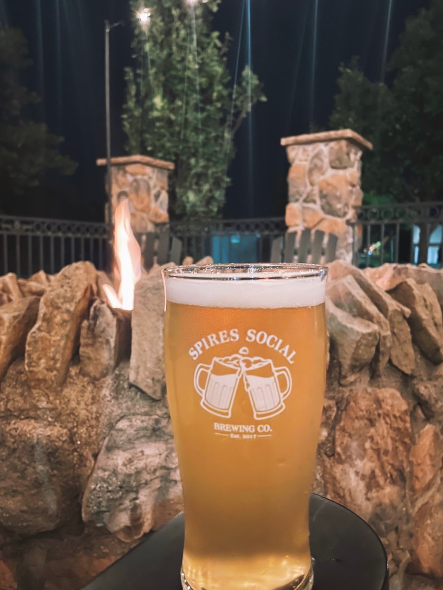 SpiresSocial's tweet photo. 𝙲𝚑𝚒𝚕𝚕 𝚒𝚜 𝚒𝚗 𝚝𝚑𝚎 𝚊𝚒𝚛
•
🔥🪵🍺
•
#fallnights #fireside #beertime #beertography #beerinspires #patiodrinking #fallinohio #craftbeerstagram #craftbeerphoto #cbusliving #columbusoh #craftbrew https://t.co/Rc1sek2BBI