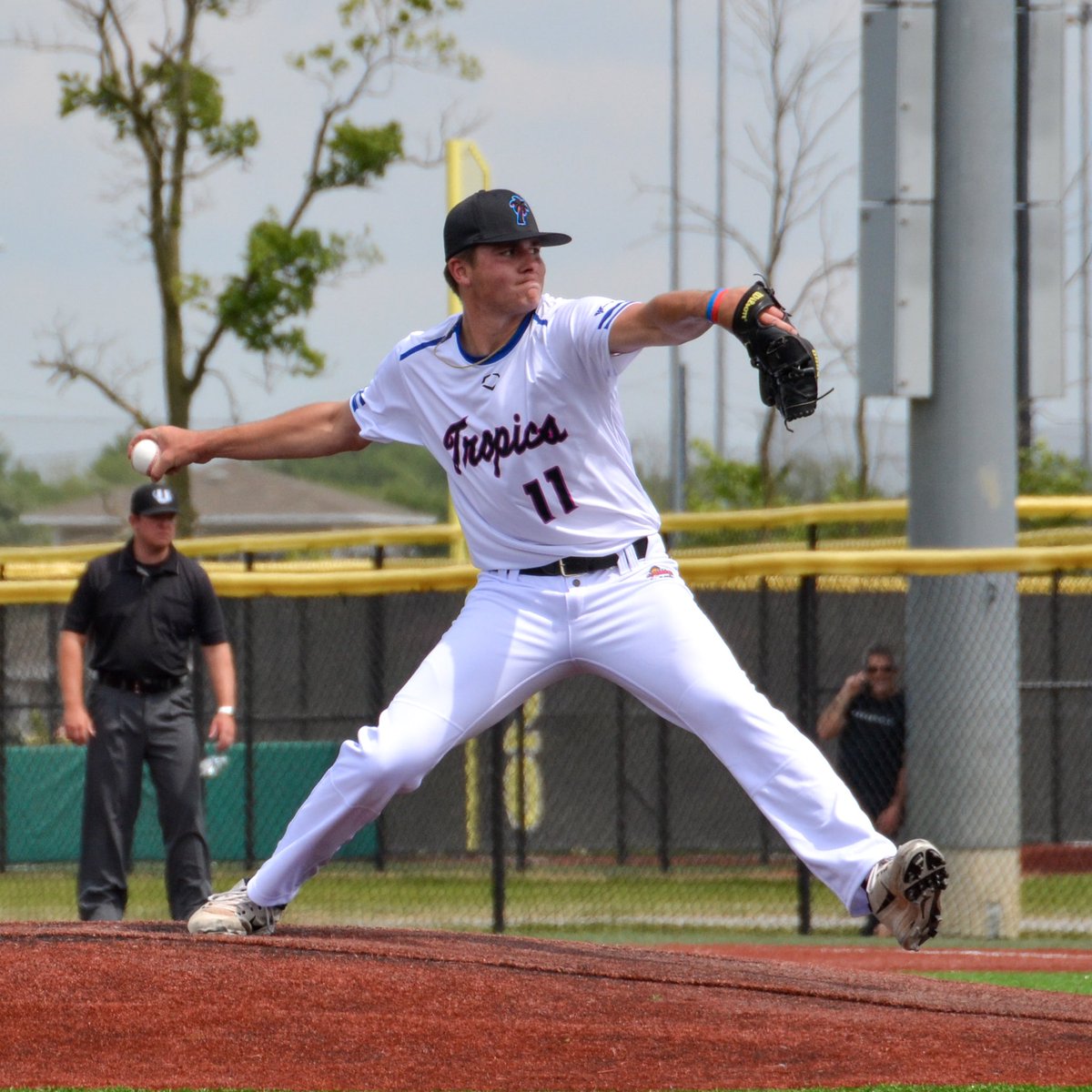 Missing warm baseball weather? Here’s a #throwbackthursday to some CSL highlights from this summer ⚾️