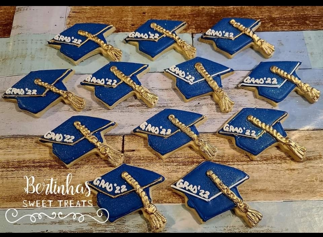 ConEdUGDSB's tweet photo. Tonight is Graduation for Continuing Education! So proud of our graduates! https://t.co/gM3tG90hh7