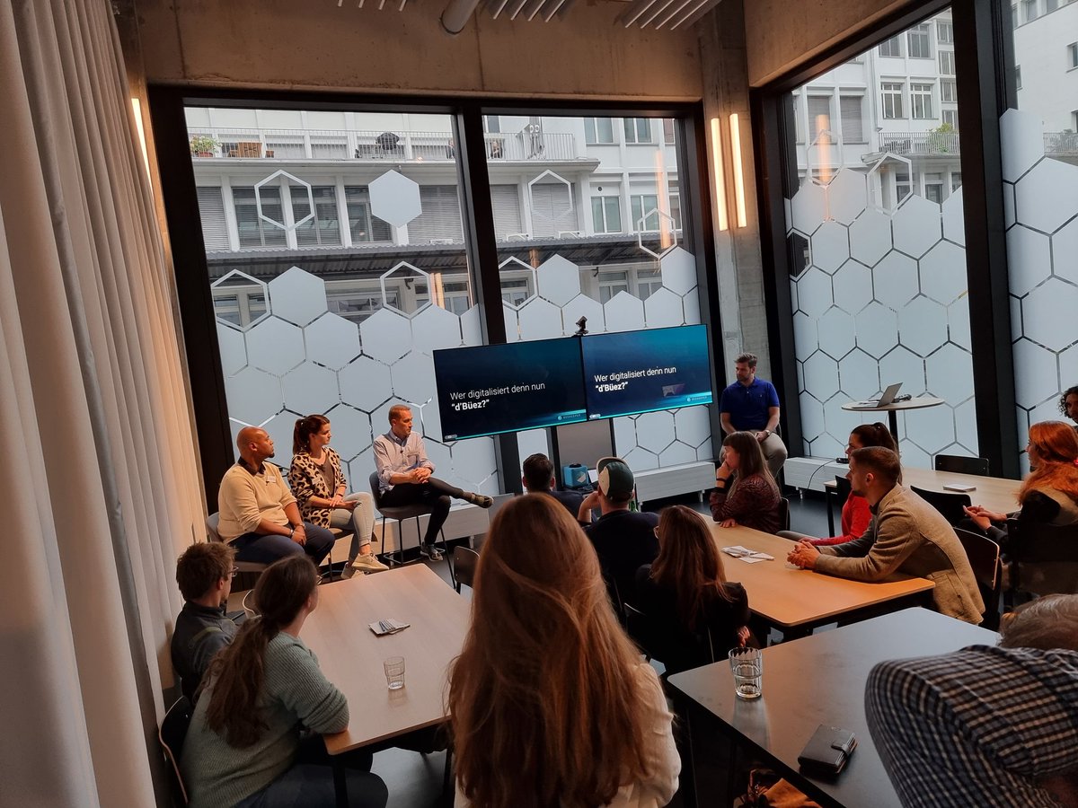 milanussbaumer's tweet photo. Wer digitalisiert denn nun d Büez?
@BeekeeperSocial Kundenevent heute in unserem Hive  #digitalisierung #baubranche https://t.co/1bTPL792RU