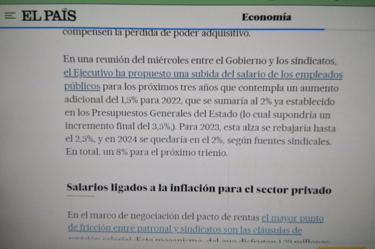 A ver <a href="/elpais_espana/">EL PAÍS España</a> .
Si un sueldo sube un 3,5%, luego un 2,5% y finalmente un 2%, la subida final no es un 8%.
Son porcentajes encadenados que se estudian en 3° ESO. No se pueden sumar los porcentajes porque se aplican a diferentes cantidades.
La subida final es un 8,21%.