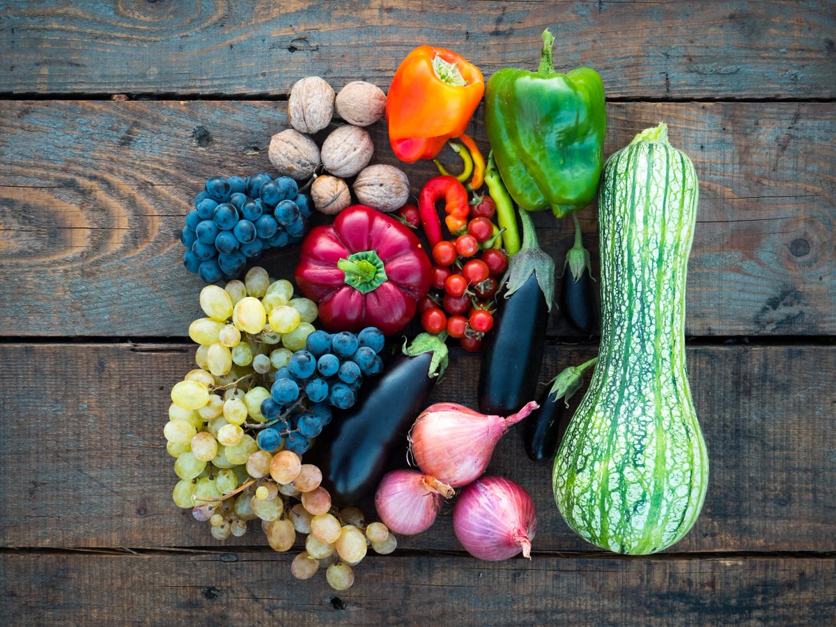 SaintGsChurch's tweet photo. This Sunday we celebrate #HarvestFestival at 10.30am, with an all-age service, followed by a bring-and-share lunch. Please bring along contributions for @TheHiveFoodBank - and for lunch!

https://t.co/FRCLHxai9A https://t.co/K8yEYRSnxd