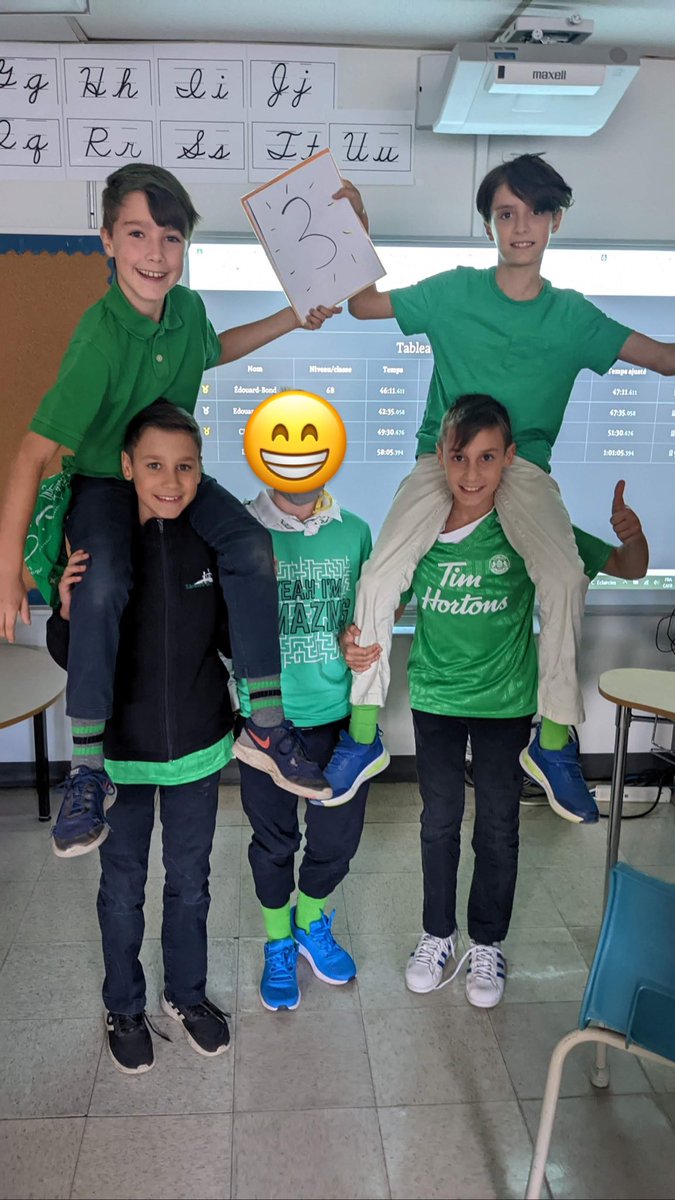 MelanieGeorges5's tweet photo. Journée du drapeau franco-ontarien 🤍💚 @ecolecatholique https://t.co/A2Uhb5ZC3S