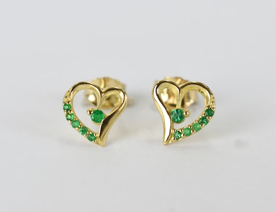 oshijewels's tweet image. 18k 14k 10k GOLD EMERALD Heart Earring / Dainty etsy.me/3ftKJYN #emeraldearrings #emeraldstuds #greenemerald #diamondcutemerald @etsymktgtool