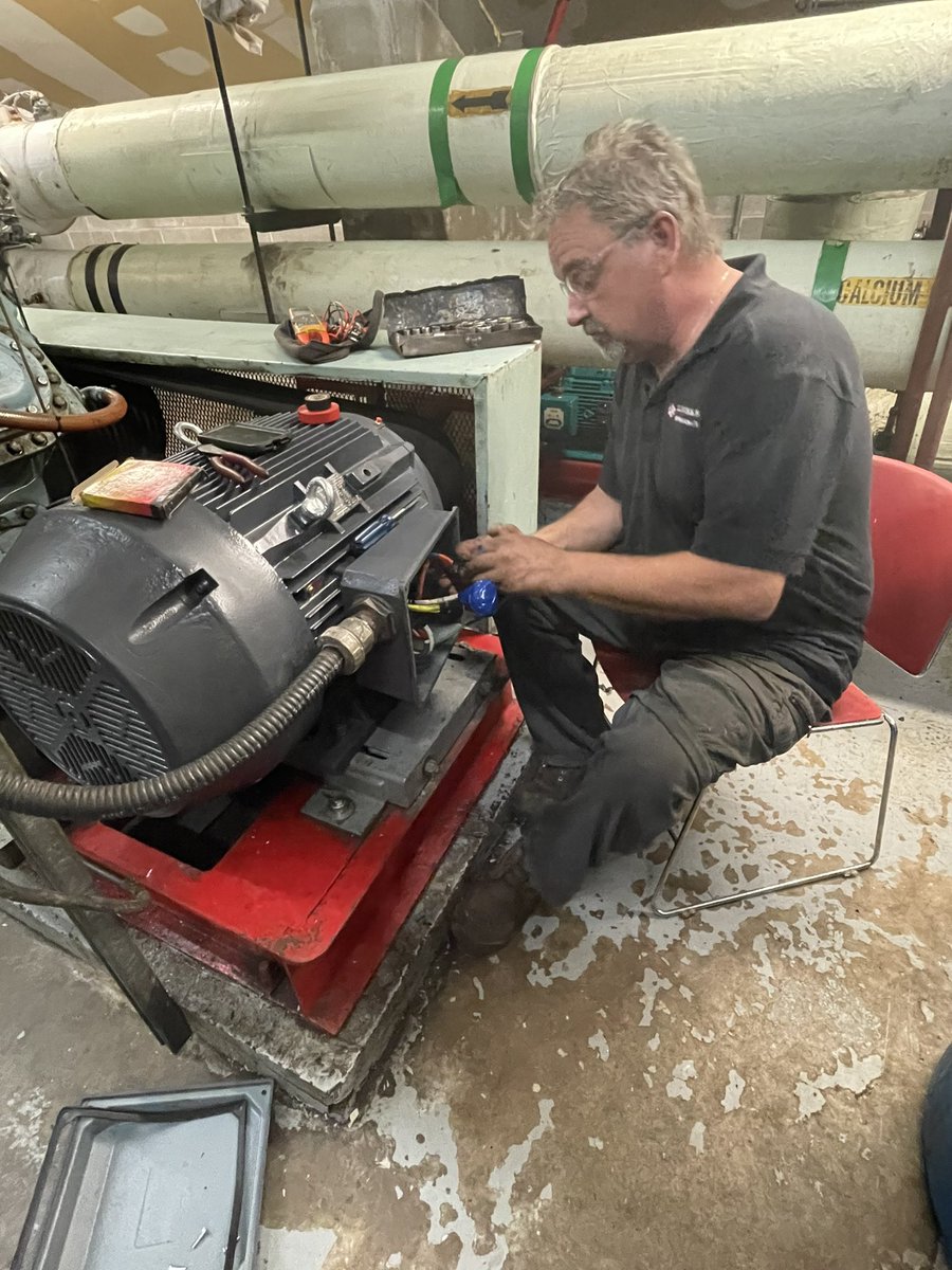 We are family! Installing ice again requires <a href="/JetIceHockey/">Jet Ice</a> paint by Friday which can’t get here in time. Thanks <a href="/BellAliantCntr/">Bell Aliant Centre</a> <a href="/Comgarcomplex/">credit union center</a> <a href="/CUPEvents/">Credit Union Place</a> we have enough. Also help offered from RFANS @recreationns &amp; <a href="/AvenirCentre/">Centre Avenir Centre</a> even offered to meet at bridge with some #ThankYou