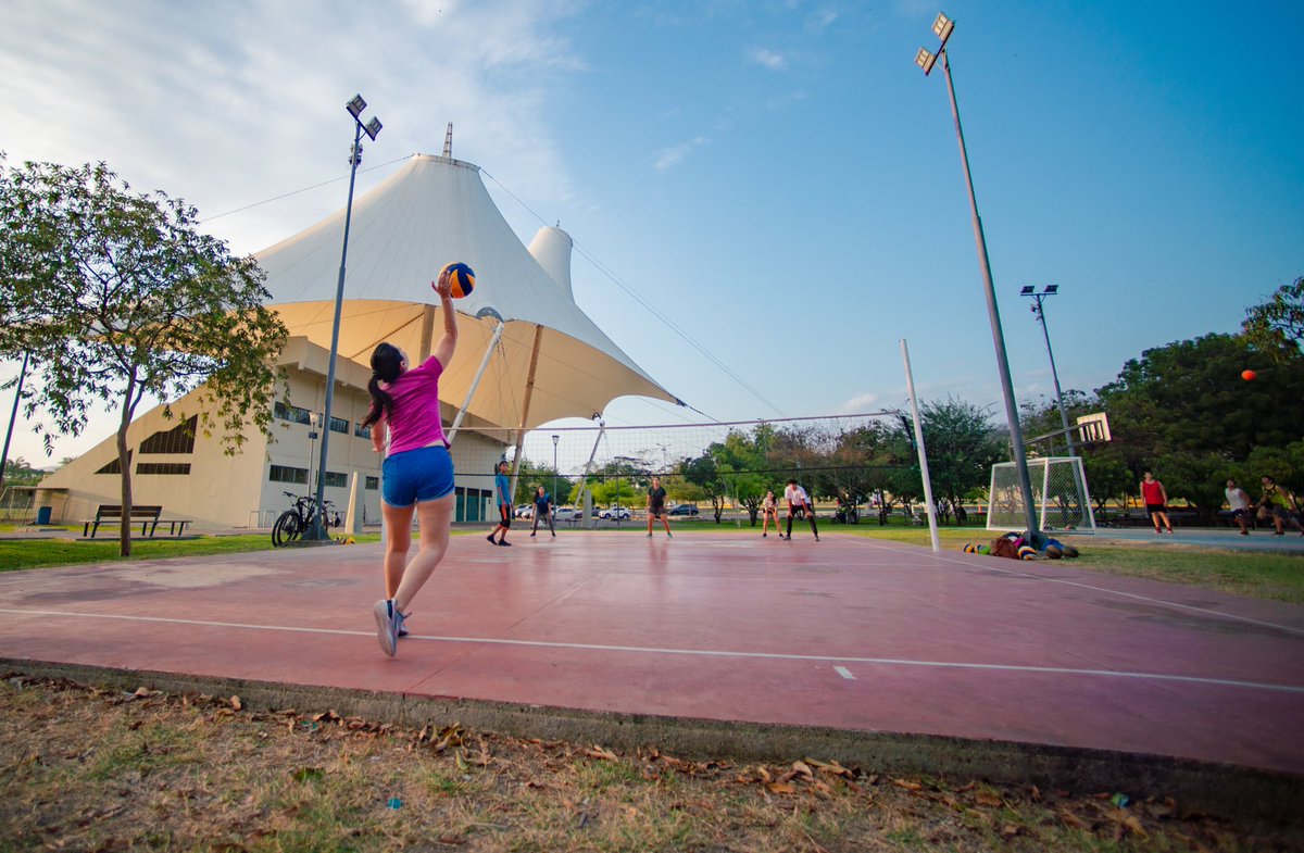 ¡Es el aniversario del parque La Rotonda!

Símbolo de orgullo y progreso de nuestro Portoviejo. Ha sido una obra emblemática que embellece a la ciudad. Las mejores obras del Ecuador están en nuestra capital manabita. 

¿Que anécdotas tienes en el parque?🤔

#ElPlanContinúa ♥️💚✨