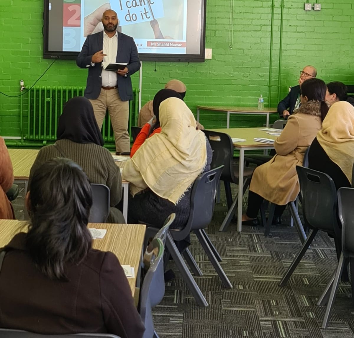ChallneyBoys's tweet photo. This evening we welcomed our Year 11 parents to our Project 823 Parental Launch > Session 1. #APlaceToLearn "It takes a village to raise a child". https://t.co/tYjGUAABxN