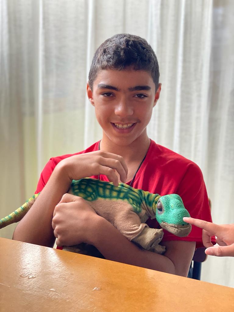 LaSalleLaSeu's tweet photo. L'alumnat del SIEI es retroba amb en Ton, el robot PLEO. Iniciem de nou el Projecte de robòtica amb l'alumnat de necessitats educatives especials 🦕👇
#laSallelaSeu #JuntsiJuntesmillor https://t.co/TQZhIsKkFo