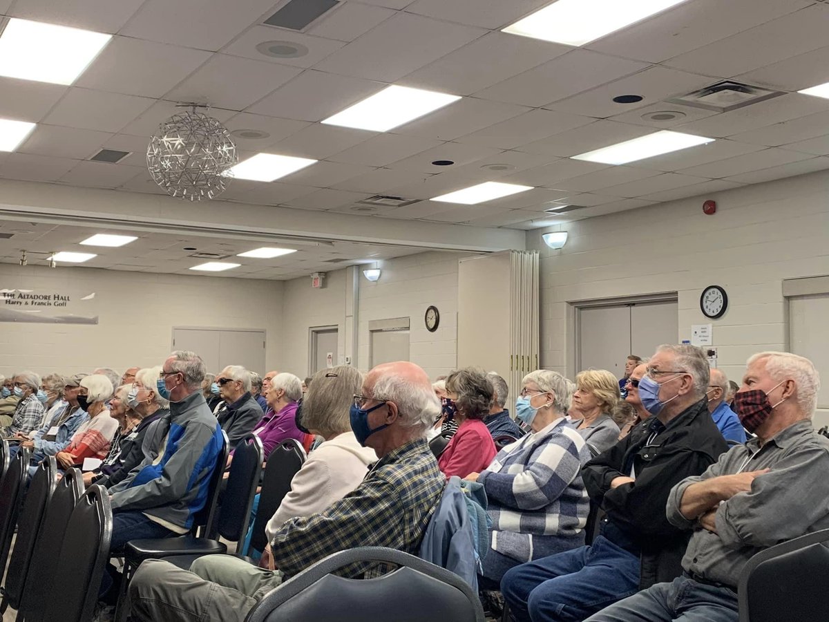 Woodstock_PS's tweet photo. Yesterday members of the WPS Communications team gave a 9-1-1 presentation at the South Gate Centre and had a fantastic turn out for their first in-person event. https://t.co/8USfgTTIf3