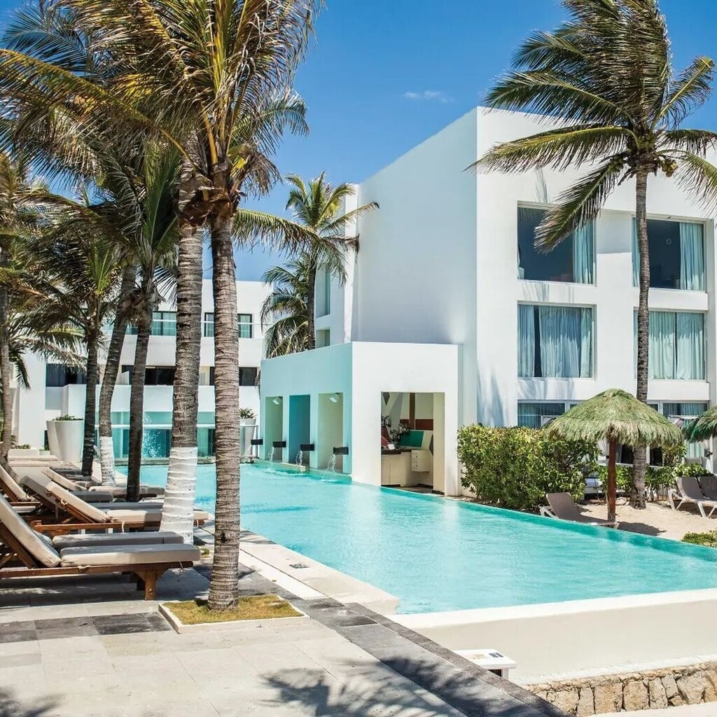UnlimitedVC's tweet photo. If you are looking for a sunny and relaxing day, you will love the adults-only Infinity Pool at #SunscapeAkumal #SunClub.
Do you follow already the new proifile of @sunscapeakumal on instagram? 
Check them out!
😍
Si lo que buscas es un día soleado y … https://t.co/GIKZBD46WU https://t.co/RnT7D8GMMJ