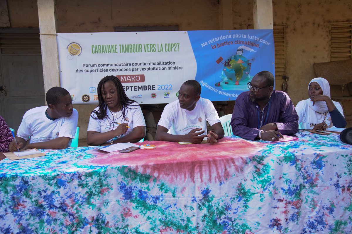 OxfamAuSenegal's tweet photo. ECHOS DE LA #CaraveTambour vers la #COP27. Hier, les communautés de #Kédougou et de #Mako ont exigé la réhabilitation des superficies dégradées par l'exploitation minière. Faisons entendre leur voix 📢
#justiceclimatique 
#lavoixdescommunautés 
#pour_un_avenir_à_égalité https://t.co/WuyhjaiWzd