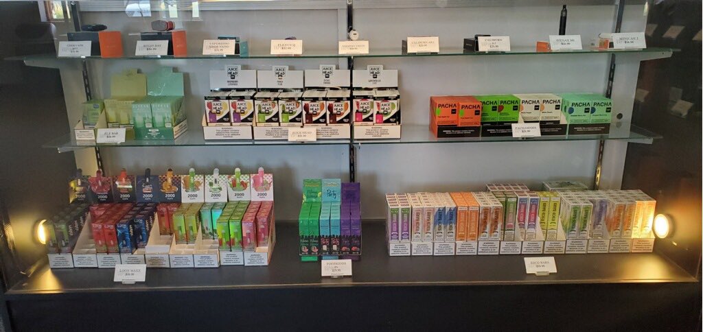 Vapingstudio's tweet image. 🚨 NEW DISPOSABLES ALERT 🚨 now offering 0% nicotine disposable vapes along with a few new brands of 5% nicotine 💅🏻