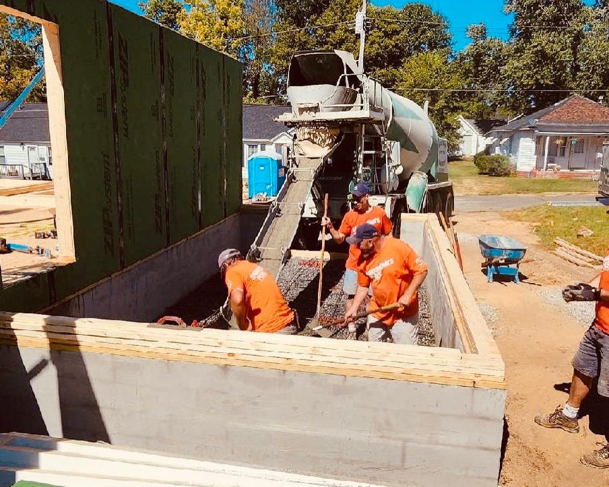 scchurch's tweet photo. SCC team on the ground with Samaritan’s Purse in Mayfield, Kentucky helping to rebuild after the deadliest December tornado ever that ripped through the community in 2021. We’re grateful for the opportunity to be present and shine His light in times of need 🧡 https://t.co/EdnBsakAYh