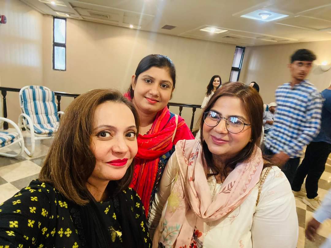 wing_region's tweet photo. Women Wing Islamabad Region Team Attended Seminar on Economy , Foreign Affairs , Human Rights &amp; Tourism at Punjab house . Chief guest H.E Imran Khan  , chairman PTI . https://t.co/ppQpWY1v9t