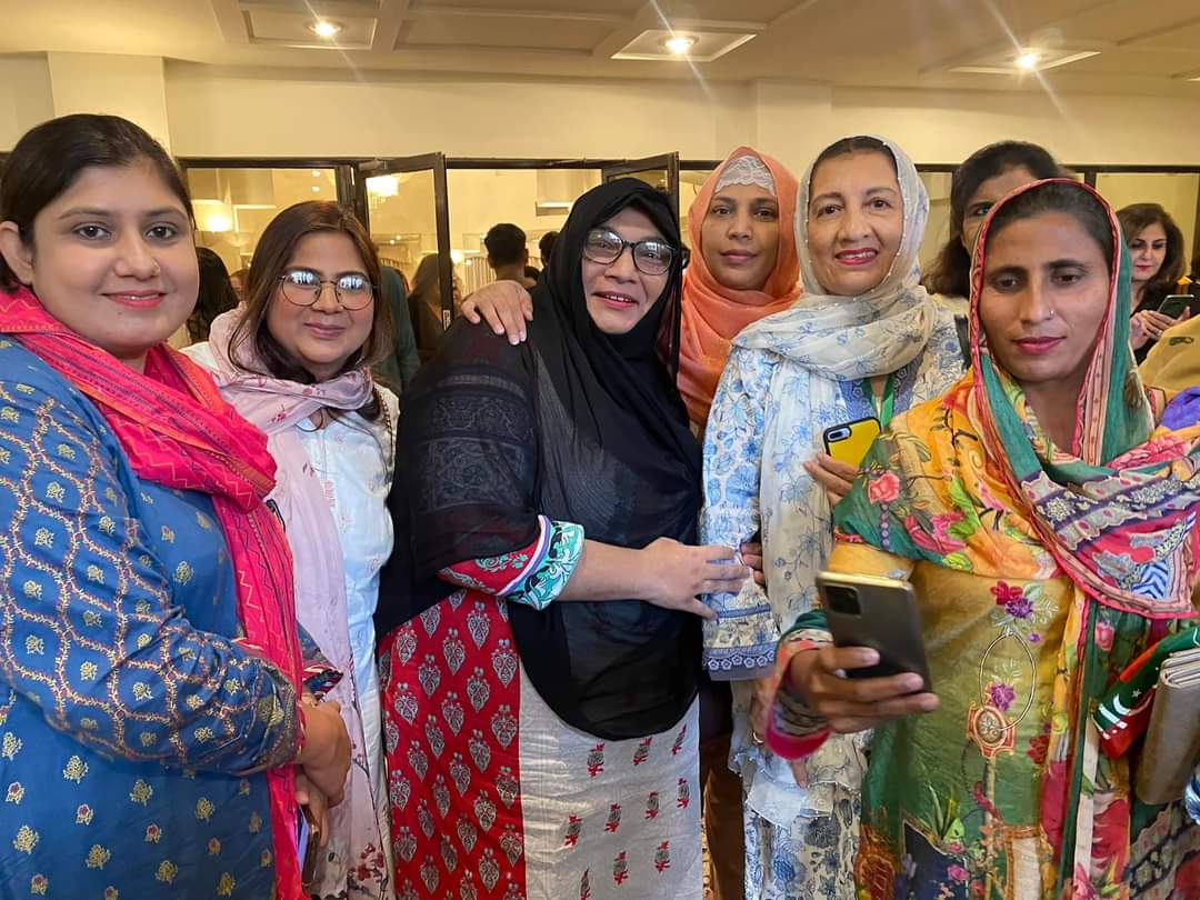 wing_region's tweet photo. Women Wing Islamabad Region Team Attended Seminar on Economy , Foreign Affairs , Human Rights &amp; Tourism at Punjab house . Chief guest H.E Imran Khan  , chairman PTI . https://t.co/ppQpWY1v9t