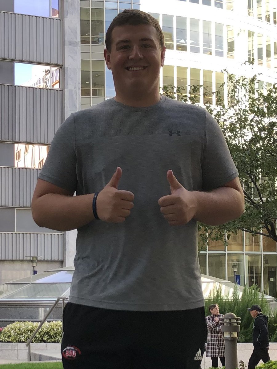 Jbcfolk's tweet photo. 6 weeks between pictures.  A great check up today.  One step closer!!  Can’t wait to see you back on the field #72!!! https://t.co/FjsCQGG4Eo