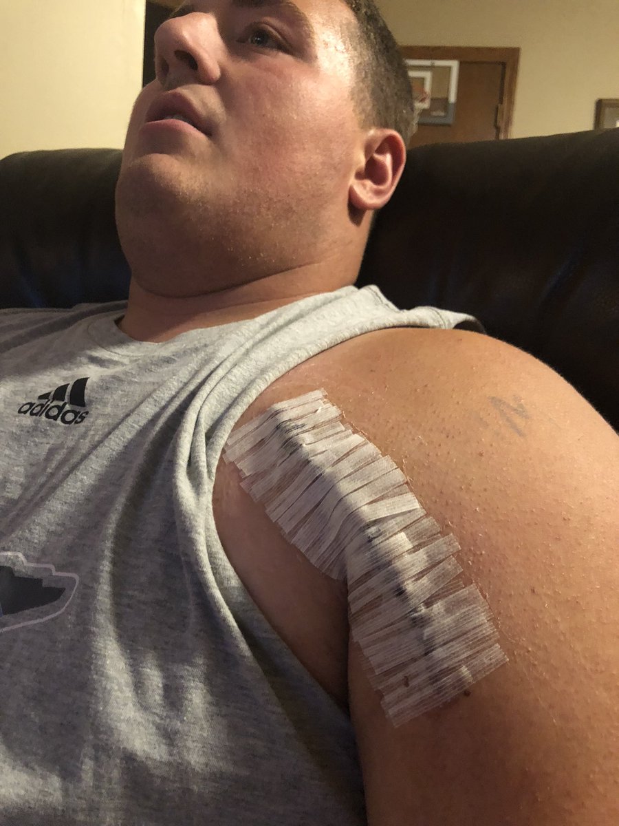Jbcfolk's tweet photo. 6 weeks between pictures.  A great check up today.  One step closer!!  Can’t wait to see you back on the field #72!!! https://t.co/FjsCQGG4Eo