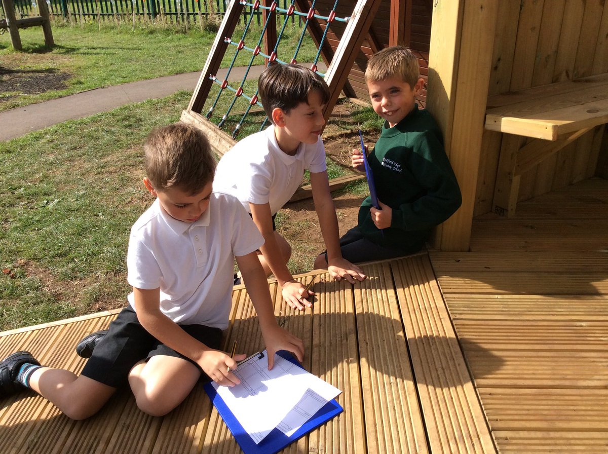 BeechClass_RE's tweet image. Beech class conducted an invertebrate hunt this week. The children found worms, spiders and ants as well as a snail! Although no creatures were harmed, they were definitely elusive! 😀