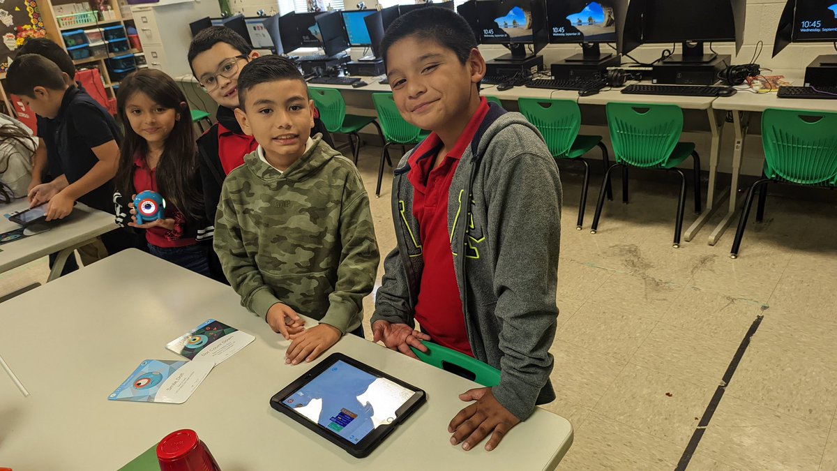 Ocelotscode's tweet image. 🤖WlLD ABOUT LEARNING WITH DOT! Dot says smile😁 🤖 #coding108 #LosFresnosCodes