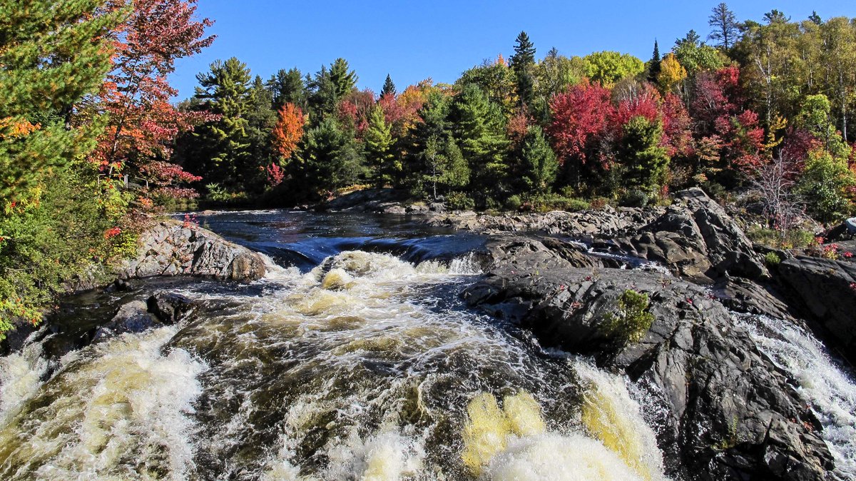 OntarioParksNE's tweet photo. If you're looking for a place with great hiking trails and great fall colours, Sudbury really rocks!

Five parks within an hour's drive of Sudbury are open thru Thanksgiving, providing a range of trails to hike this fall!
https://t.co/ZQGe7TEyrW

#SudburyTrails  #hikingadventures https://t.co/aGDBDtoR8U